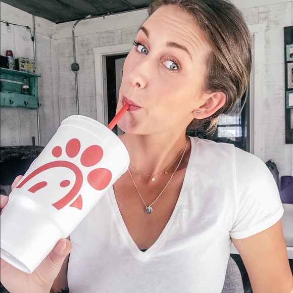 A L O H A 🤙🏼I’m Katelyn! - Picture 2 of 5